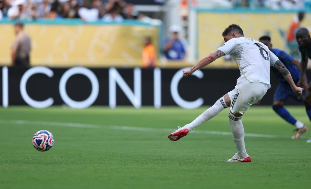 记者：在安古伊萨伤势确定后，那不勒斯立即瞄准了弗拉泰西